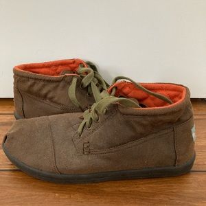 Tom’s men’s boots.